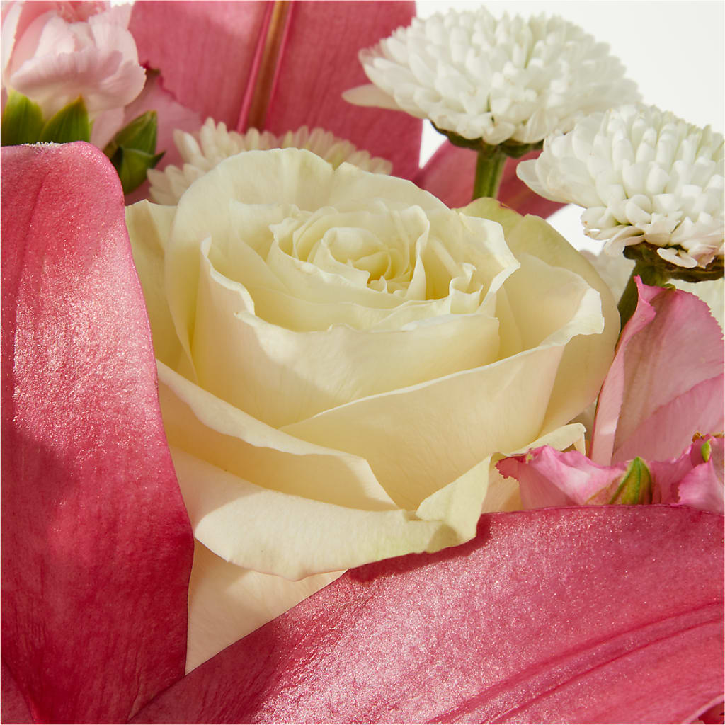 Piece of Cake Bouquet –  Usaflorist.com, Tontitown AR